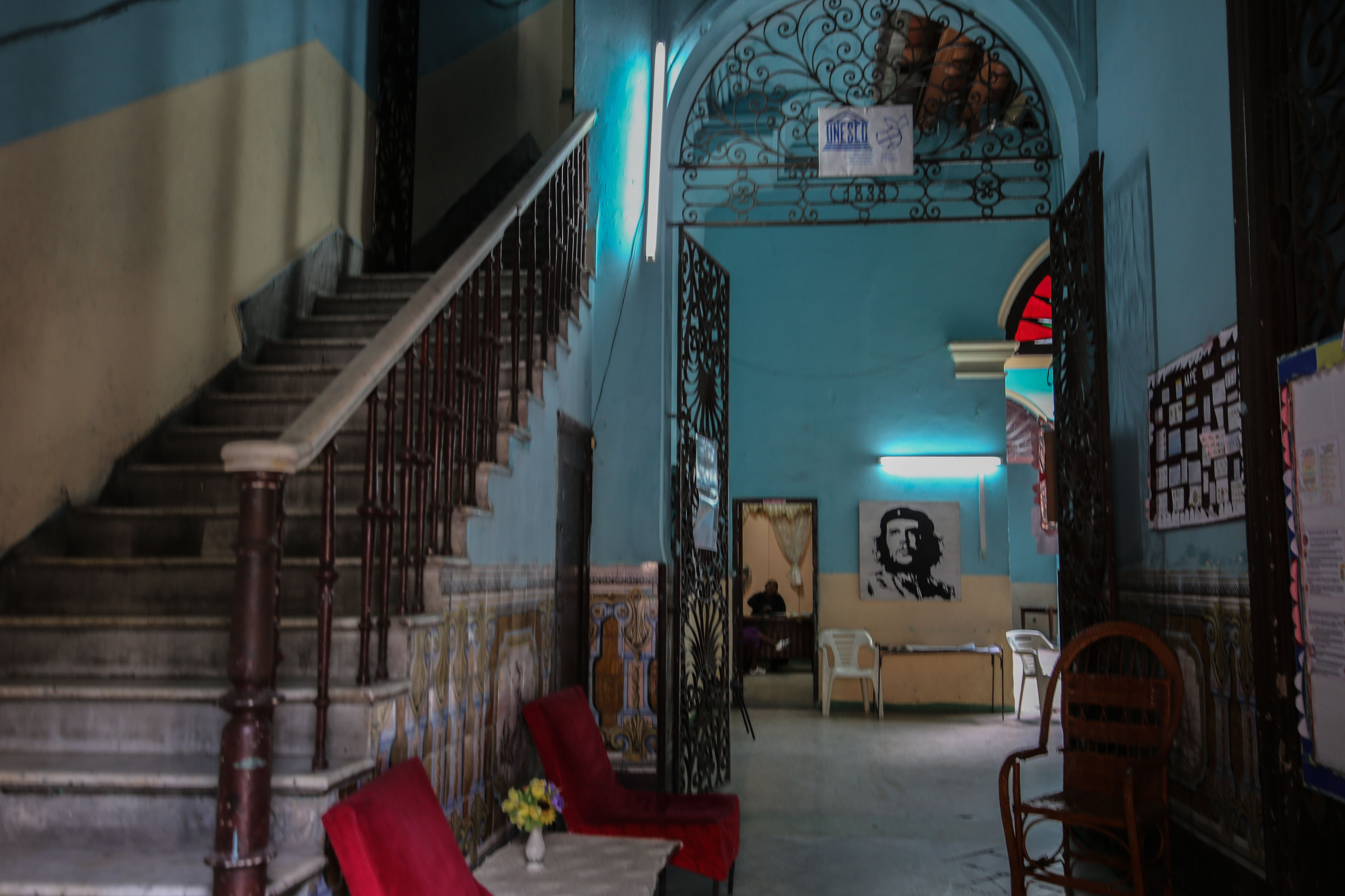 Uppgångar och portrum i Havanna